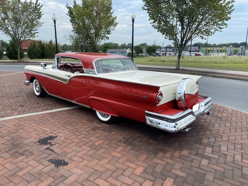 1957 Ford Fairlane 500 Skyliner