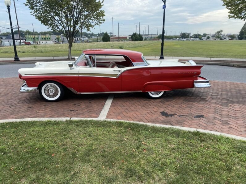 1957 Ford Fairlane 500 Skyliner