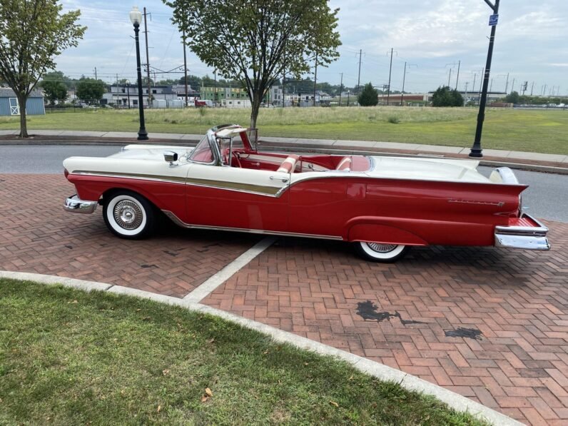 1957 Ford Fairlane 500 Skyliner