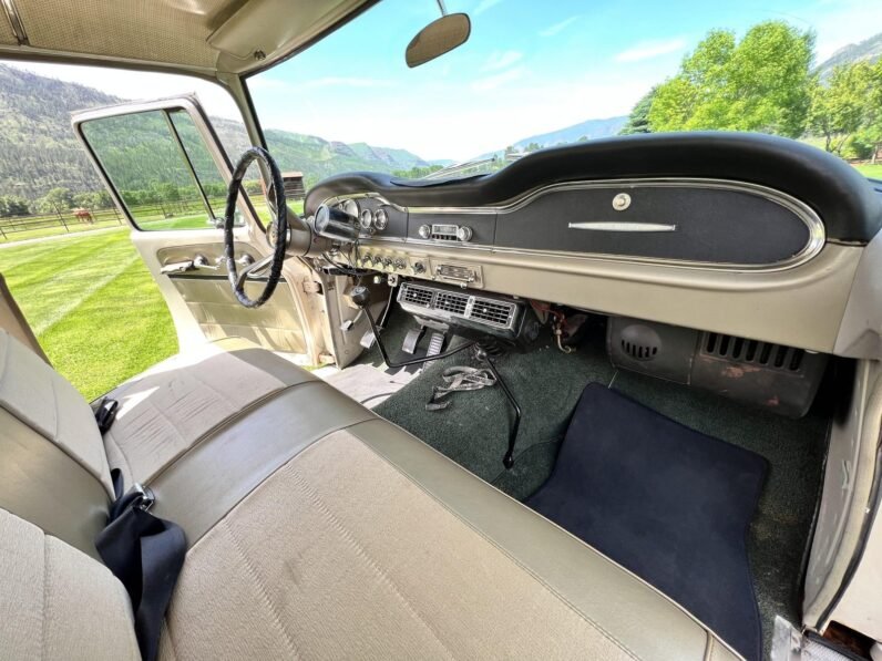 1967 International Harvester Travelall 1200B 4×4