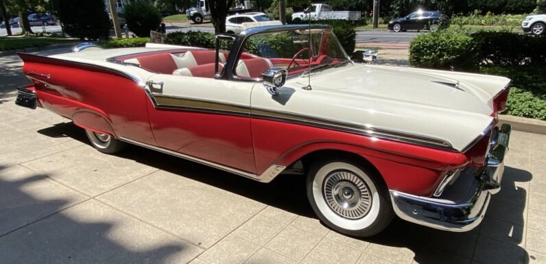 1957 Ford Fairlane 500 Skyliner