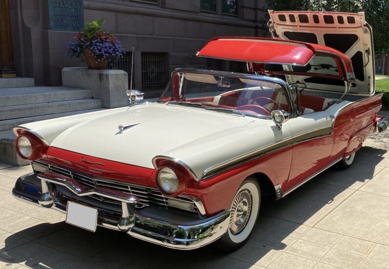 1957 Ford Fairlane 500 Skyliner