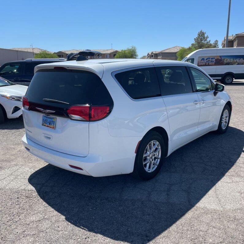 2022 Chrysler Voyager