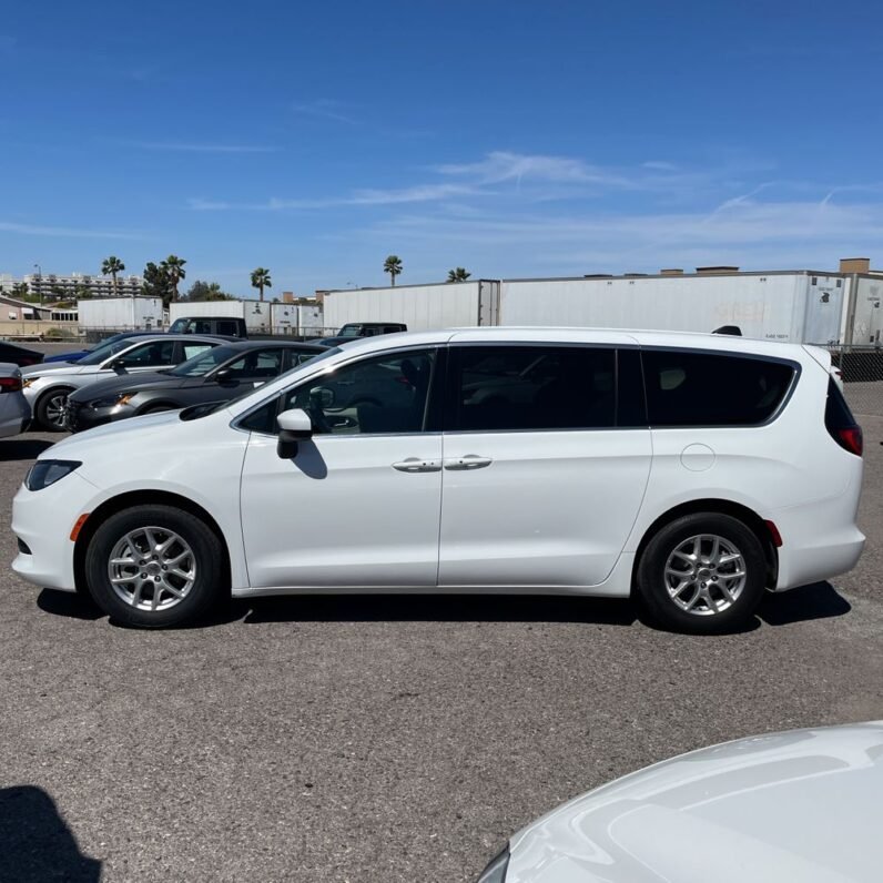 2022 Chrysler Voyager